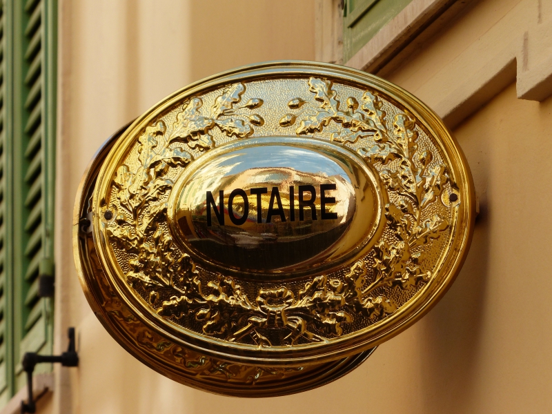 notaire-ST MANDRIER SUR MER-min_advertising-golden-metal-money-lighting-brass-1013060-pxhere.com